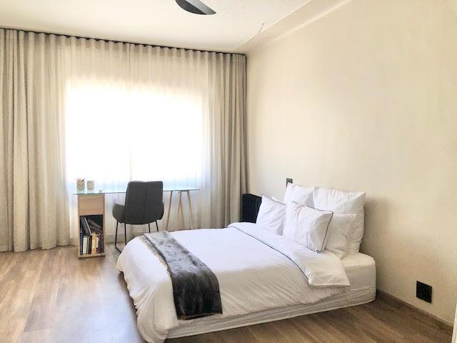 3 Bedroom Property for Sale in Sea Point Western Cape